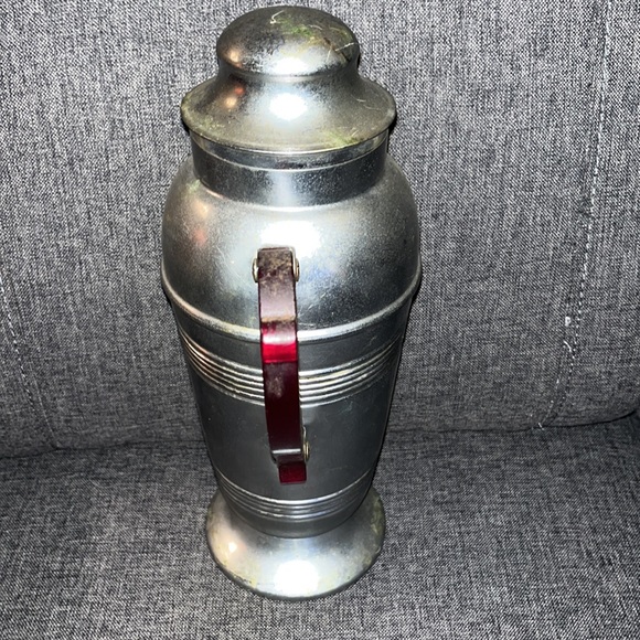 Mid century era, Art Deco style cocktail, shaker chrome, and ruby, red handle - Picture 2 of 12